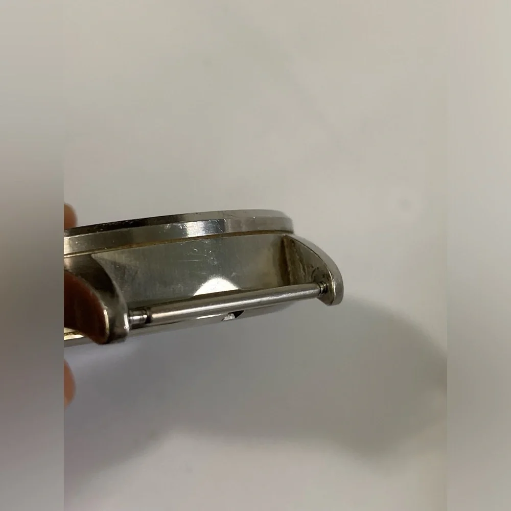 Nixon Sentry, watch body only, no strap, new battery, Day/Date does NOT work - Picture 5 of 7